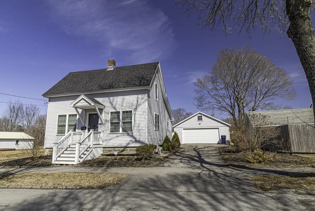 9 Vine Street Bangor ME 04401