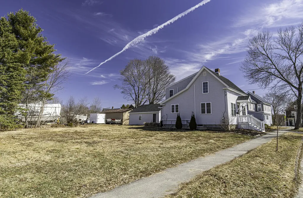9 Vine Street Bangor ME 04401