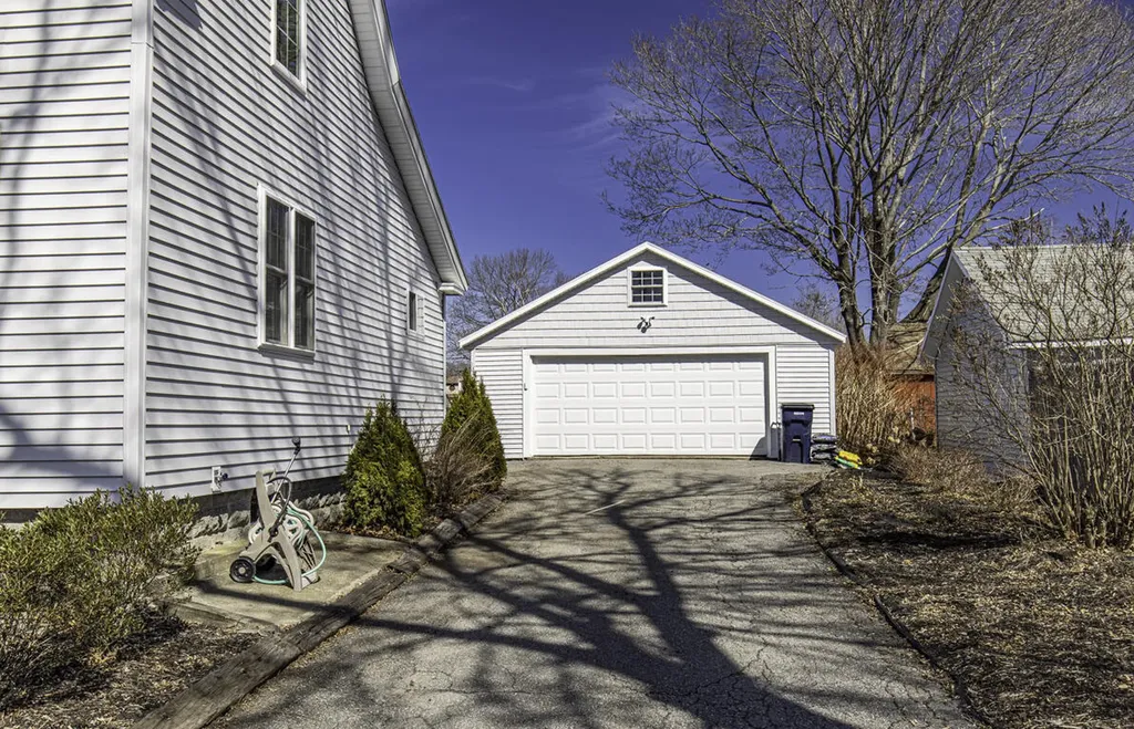9 Vine Street Bangor ME 04401