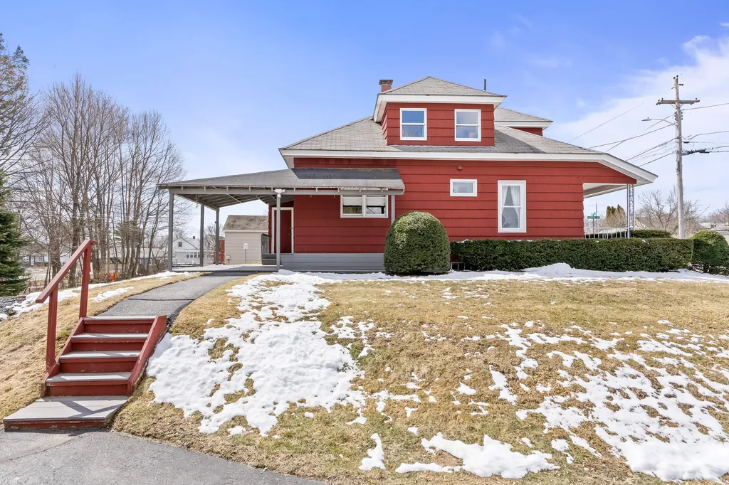 41 Beckett Street Lewiston ME 04240