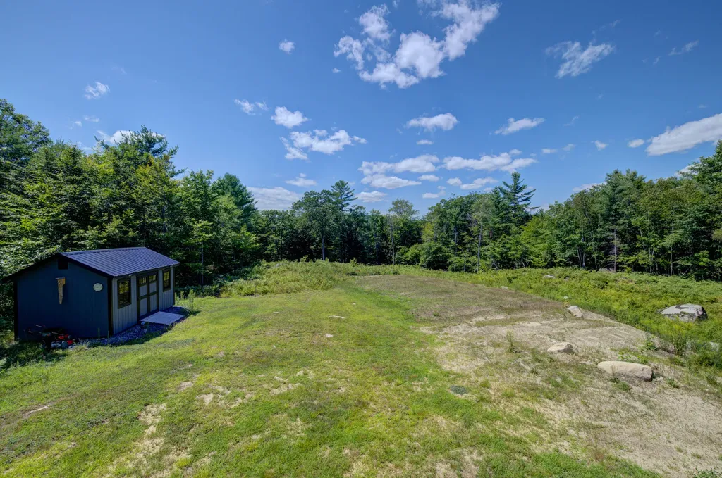 16 Dundee Lane Bridgton ME 04009