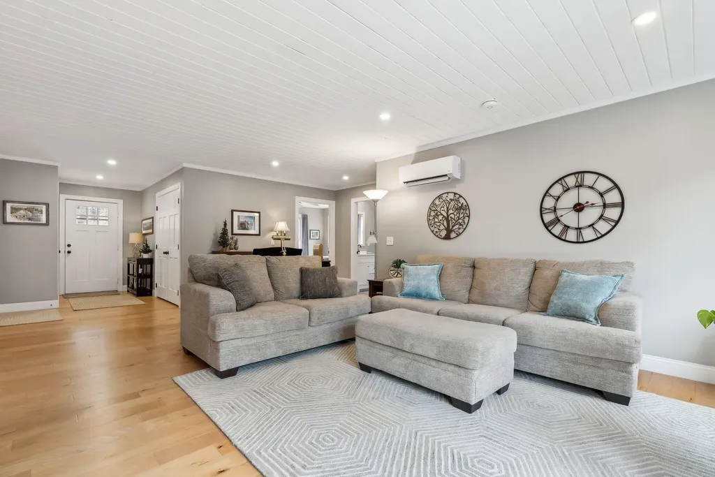 18 Hickory Drive Wiscasset ME 04578