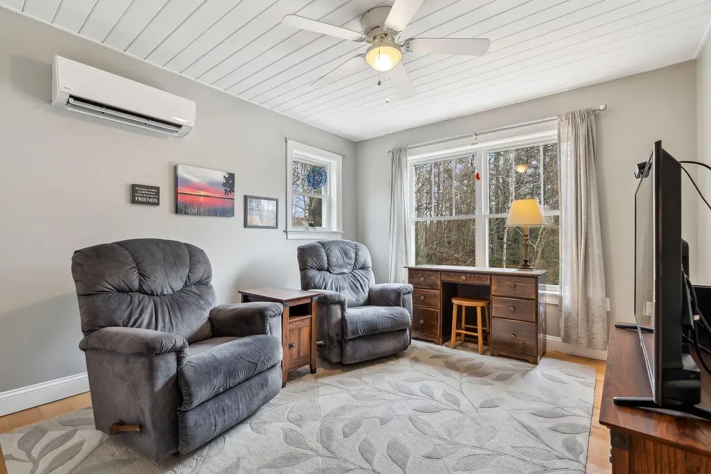 18 Hickory Drive Wiscasset ME 04578