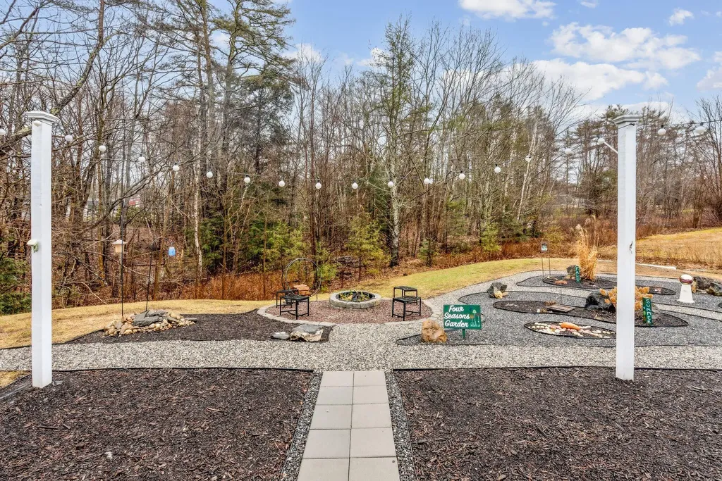 18 Hickory Drive Wiscasset ME 04578
