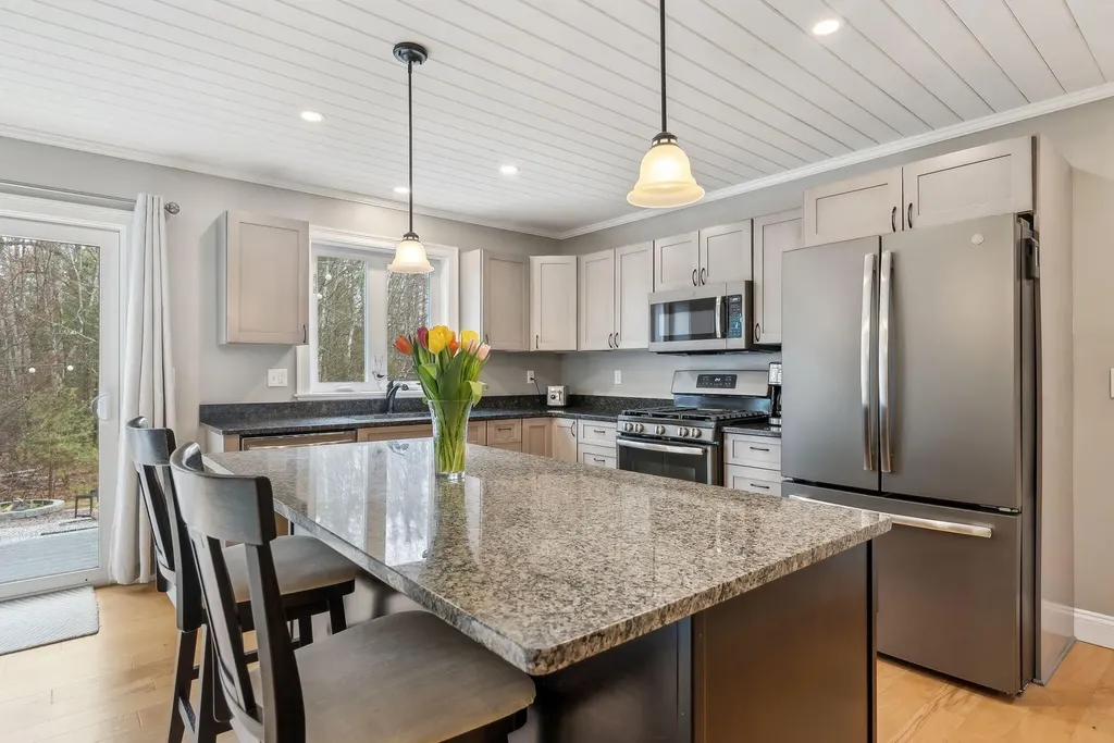 18 Hickory Drive Wiscasset ME 04578