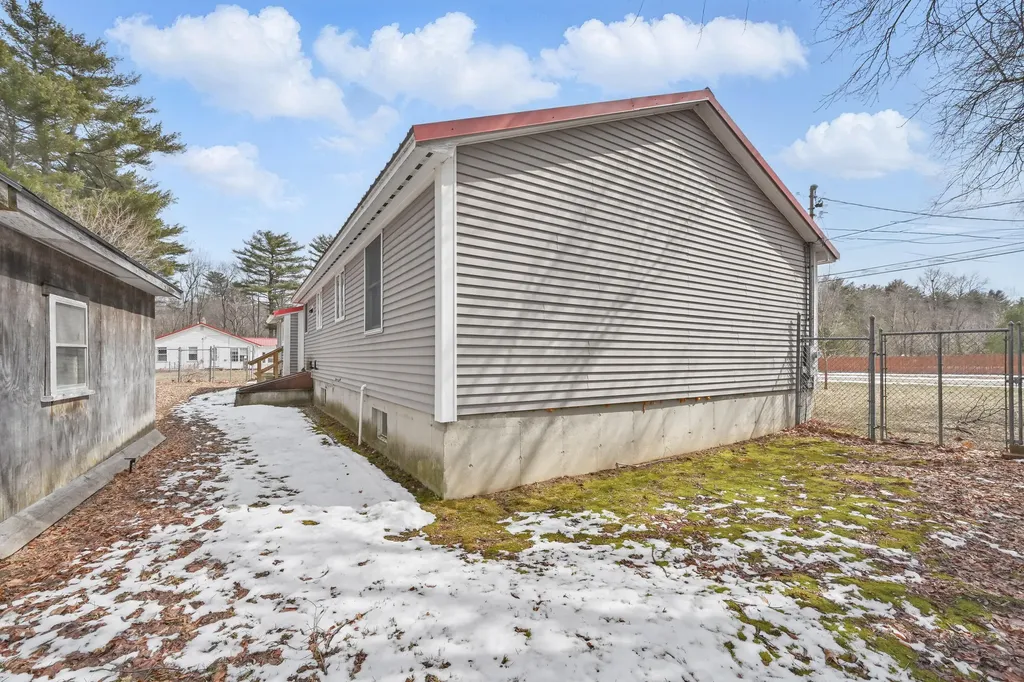 40 Saint James Street Skowhegan ME 04976