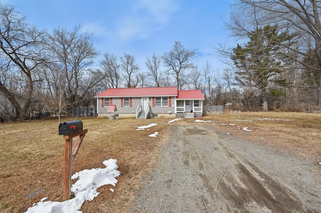 40 Saint James Street Skowhegan ME 04976