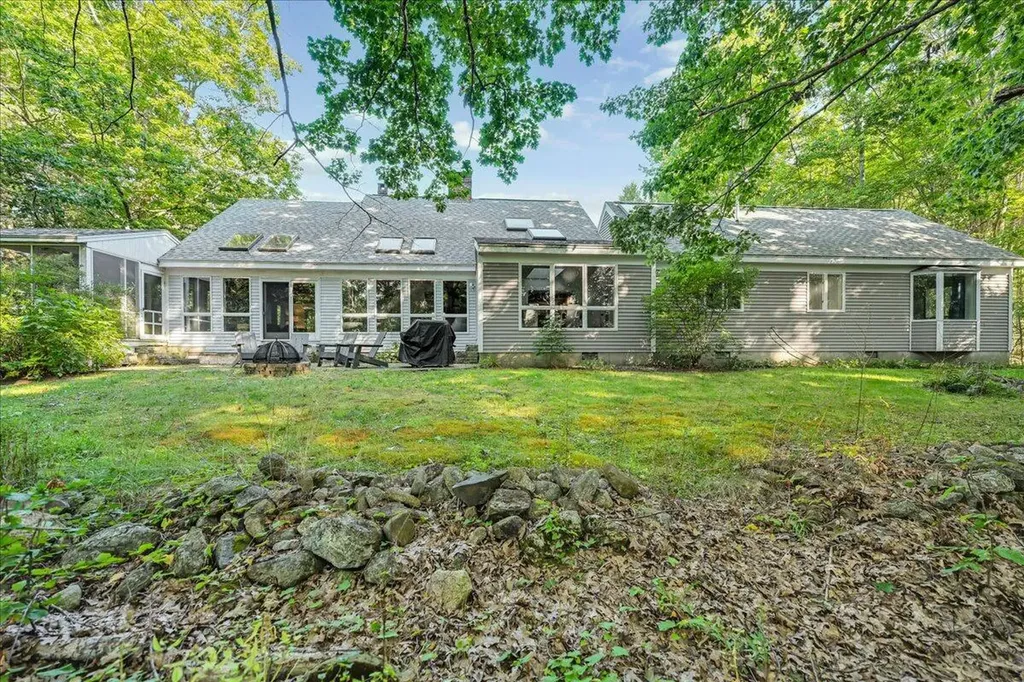 29 Penny Lane Blue Hill ME 04614