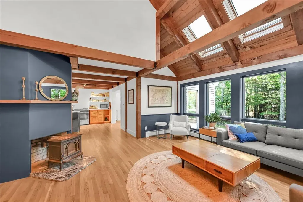 29 Penny Lane Blue Hill ME 04614