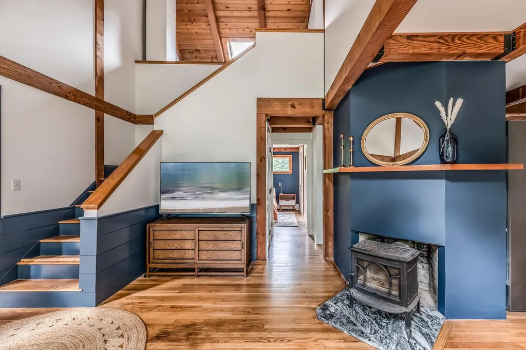 29 Penny Lane Blue Hill ME 04614