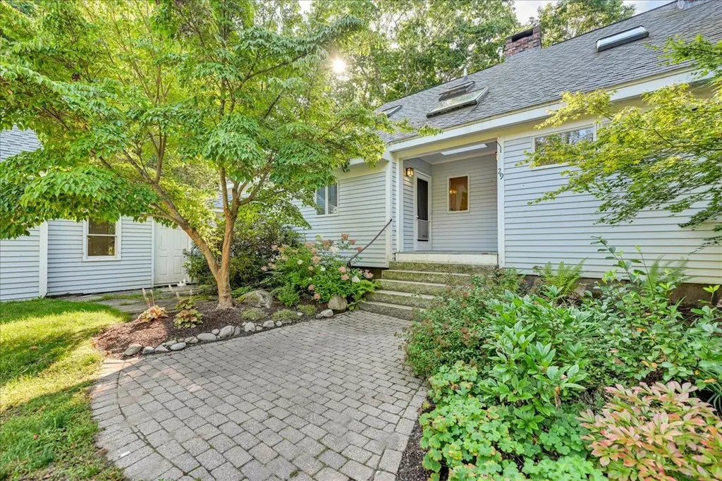 29 Penny Lane Blue Hill ME 04614