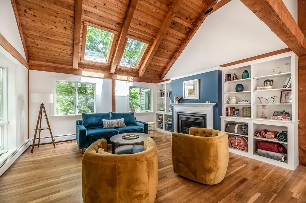 29 Penny Lane Blue Hill ME 04614