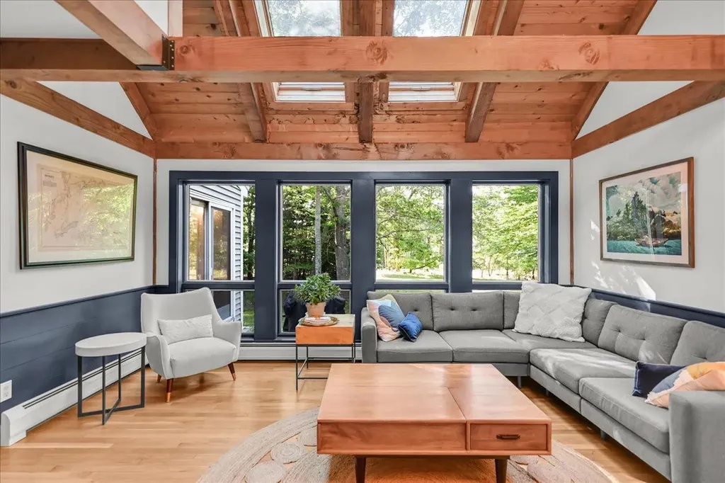 29 Penny Lane Blue Hill ME 04614