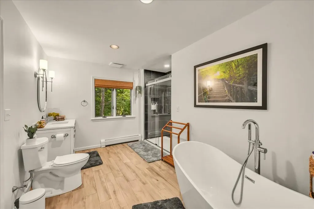 29 Penny Lane Blue Hill ME 04614
