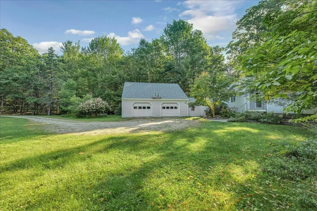 29 Penny Lane Blue Hill ME 04614