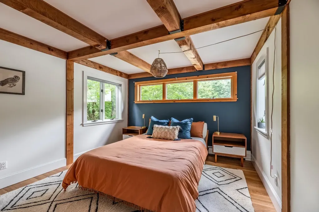 29 Penny Lane Blue Hill ME 04614