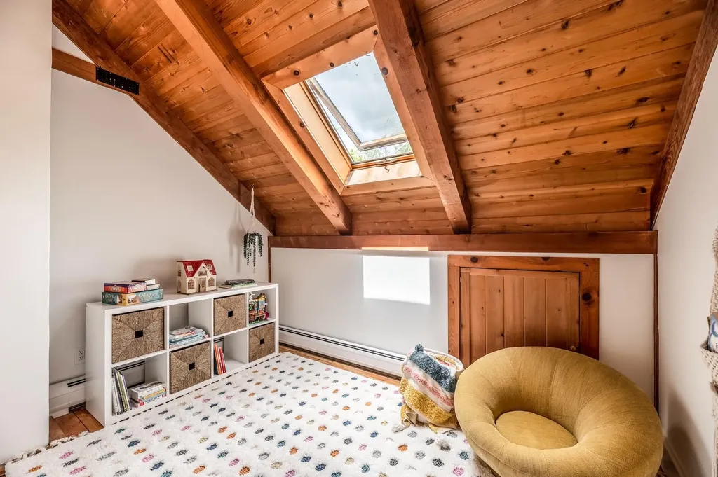 29 Penny Lane Blue Hill ME 04614