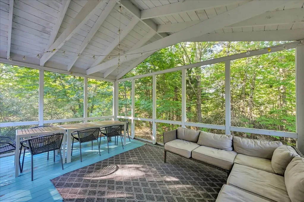 29 Penny Lane Blue Hill ME 04614