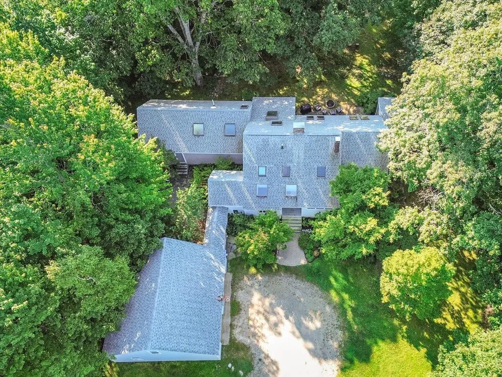 29 Penny Lane Blue Hill ME 04614