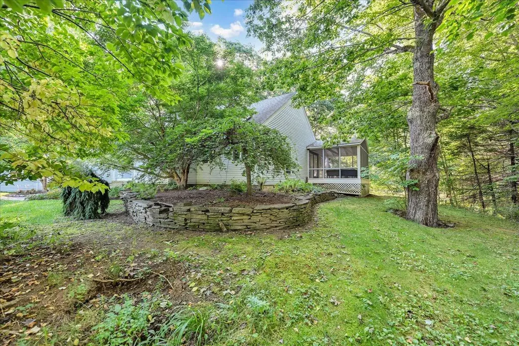29 Penny Lane Blue Hill ME 04614