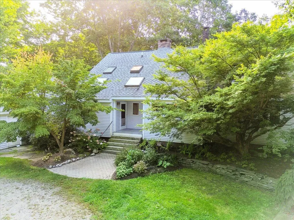 29 Penny Lane Blue Hill ME 04614