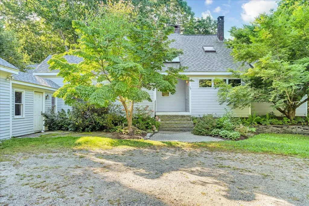 29 Penny Lane Blue Hill ME 04614