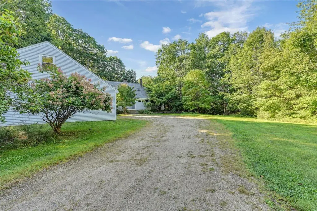29 Penny Lane Blue Hill ME 04614
