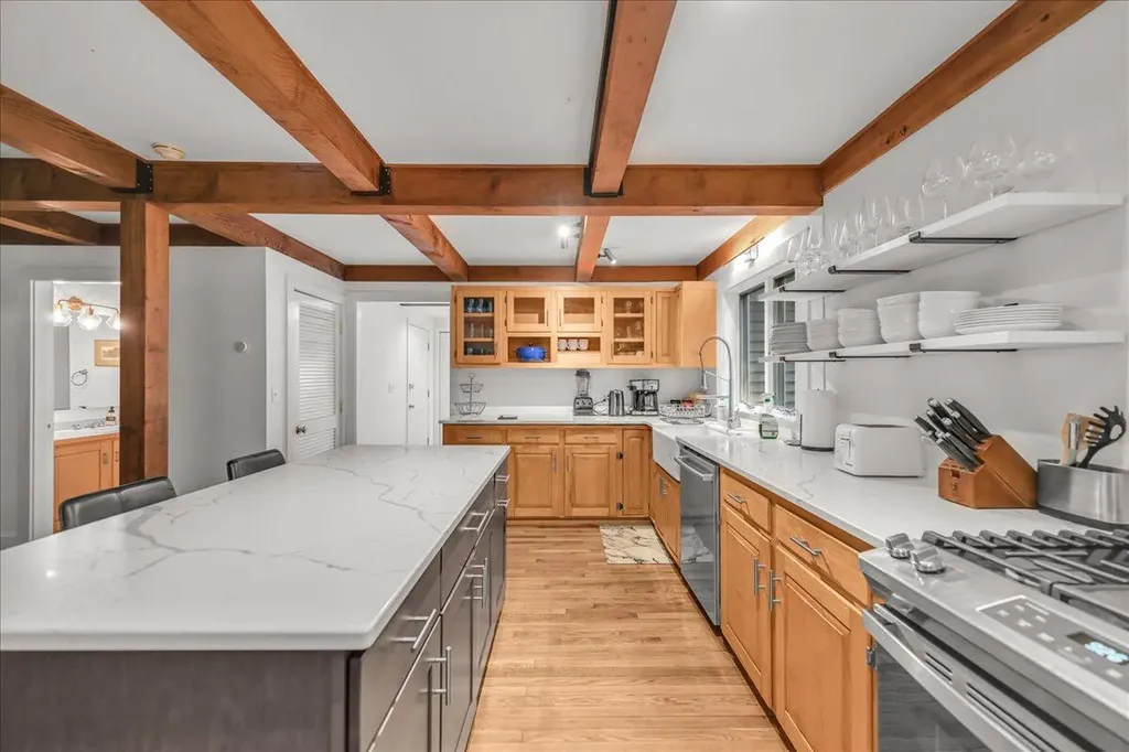 29 Penny Lane Blue Hill ME 04614