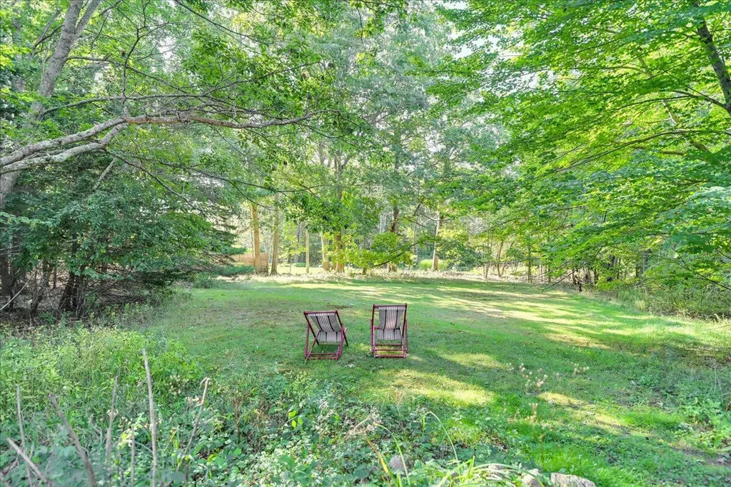 29 Penny Lane Blue Hill ME 04614