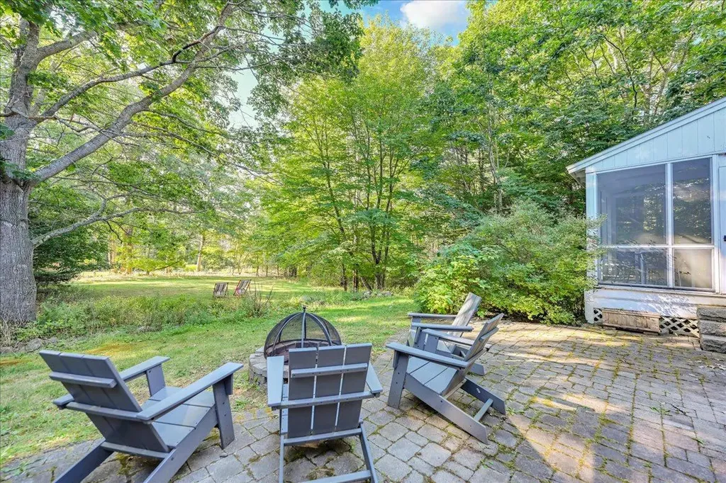 29 Penny Lane Blue Hill ME 04614