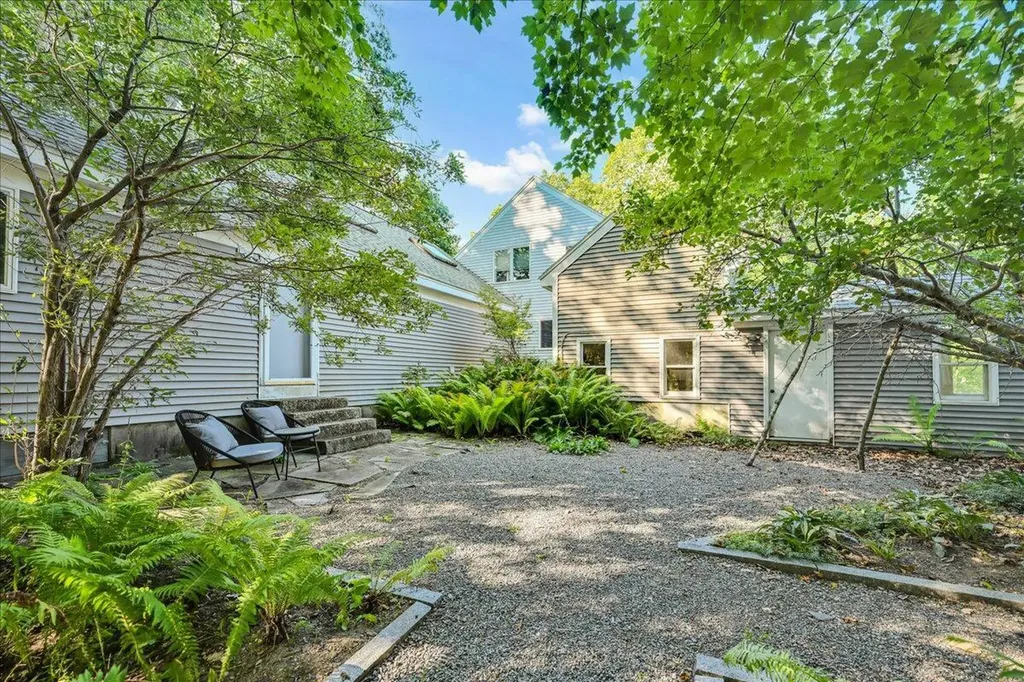 29 Penny Lane Blue Hill ME 04614