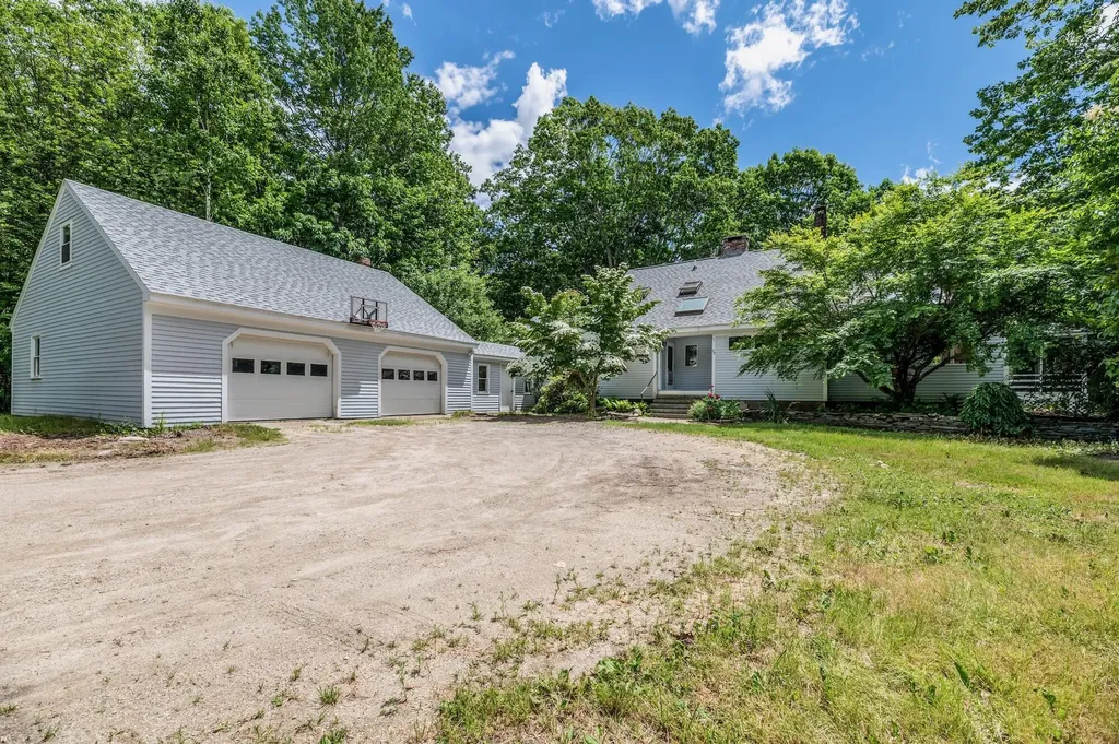 29 Penny Lane Blue Hill ME 04614