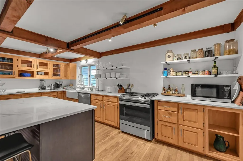 29 Penny Lane Blue Hill ME 04614