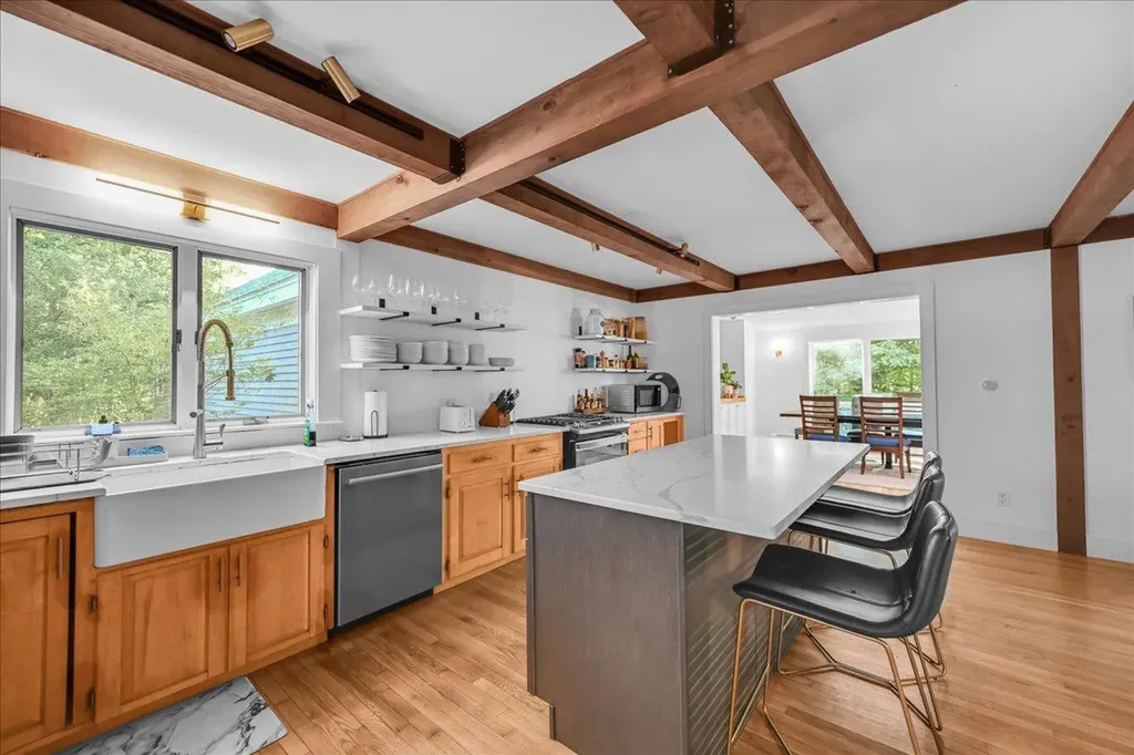 29 Penny Lane Blue Hill ME 04614