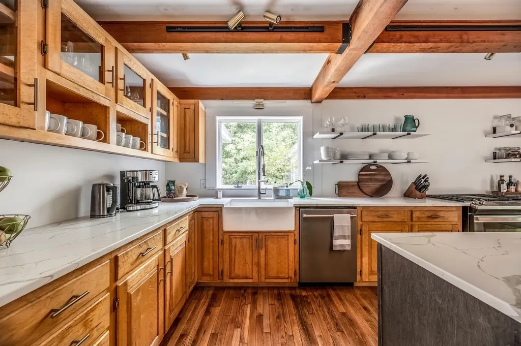 29 Penny Lane Blue Hill ME 04614