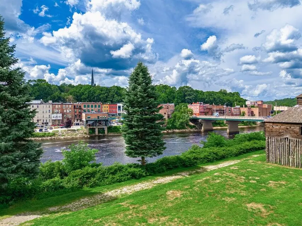2 Howard Street Augusta ME 04330