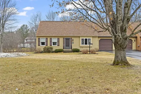 49 Old Carriage Road Auburn ME 04210