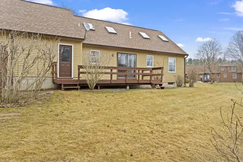 49 Old Carriage Road Auburn ME 04210