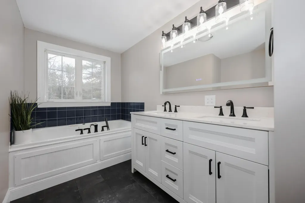 2 Deer Run Circle Arundel ME 04046