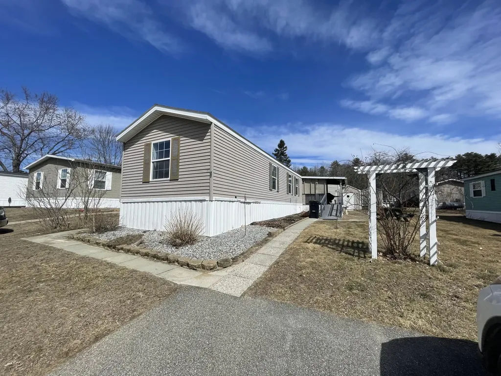 27 Woodside Drive Lisbon ME 04250