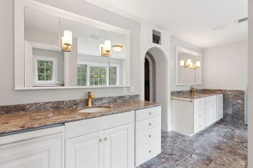 13 Streamwood Lane Falmouth ME 04105