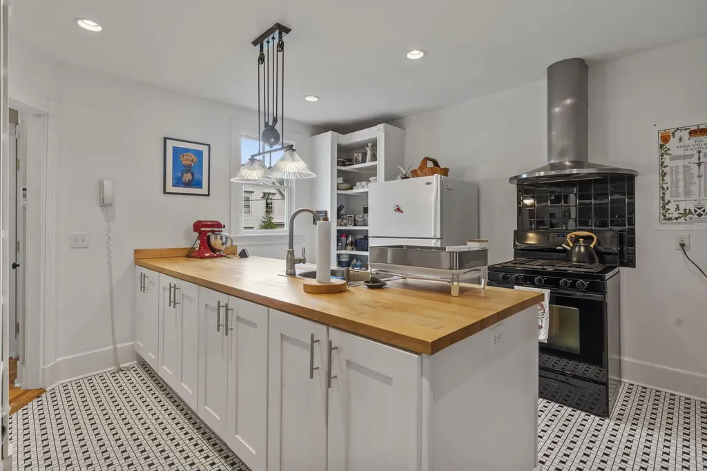 30 Linden Street Rockland ME 04841