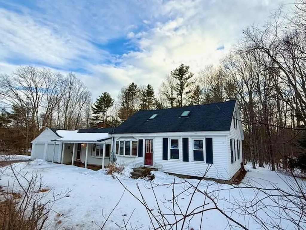 22 Turkey Lane Buxton ME 04093