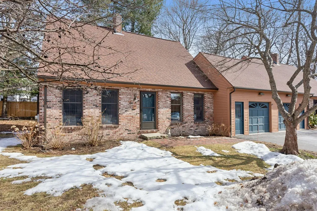 18 Coachlight Lane Portland ME 04102