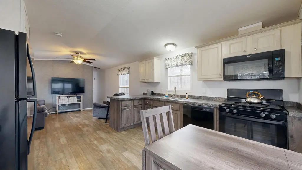 188 N Raymond Road Raymond ME 04071