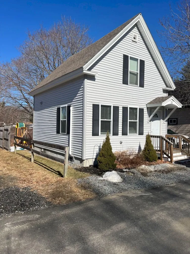 21 Railroad Avenue Oakland ME 04963