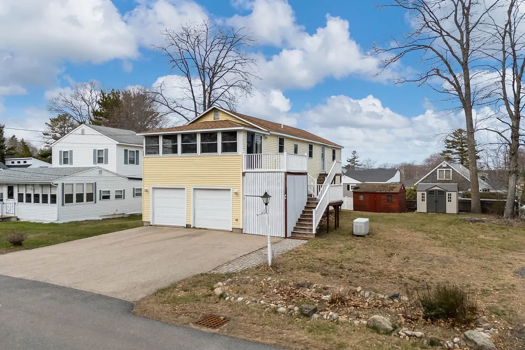 16 Oceanside Avenue E York ME 03909
