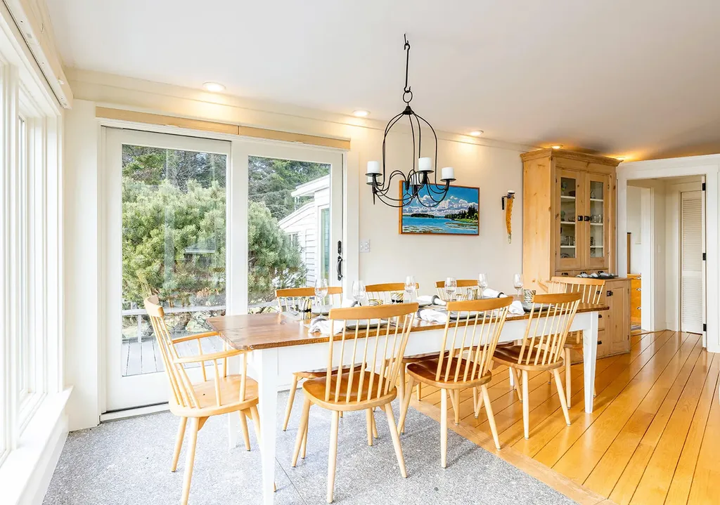 22 Hope Lane Brooklin ME 04616