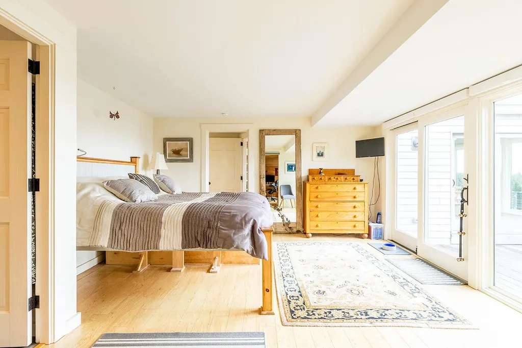 22 Hope Lane Brooklin ME 04616