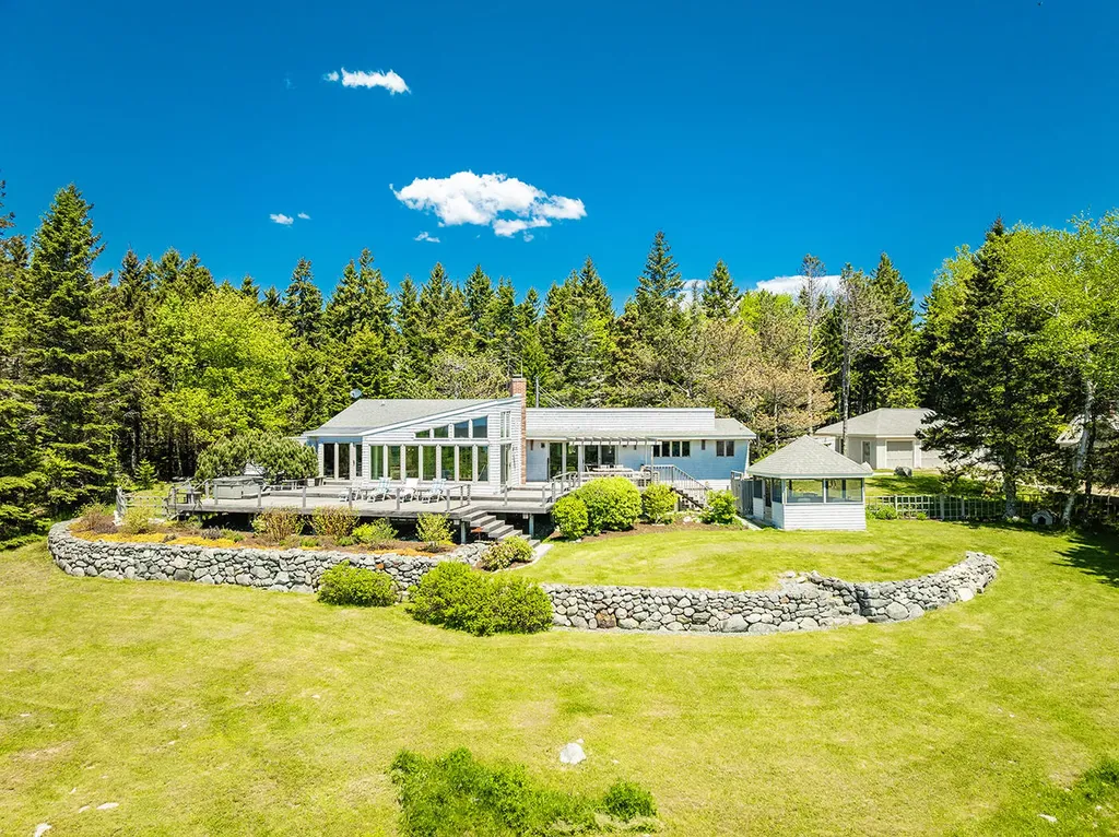 22 Hope Lane Brooklin ME 04616